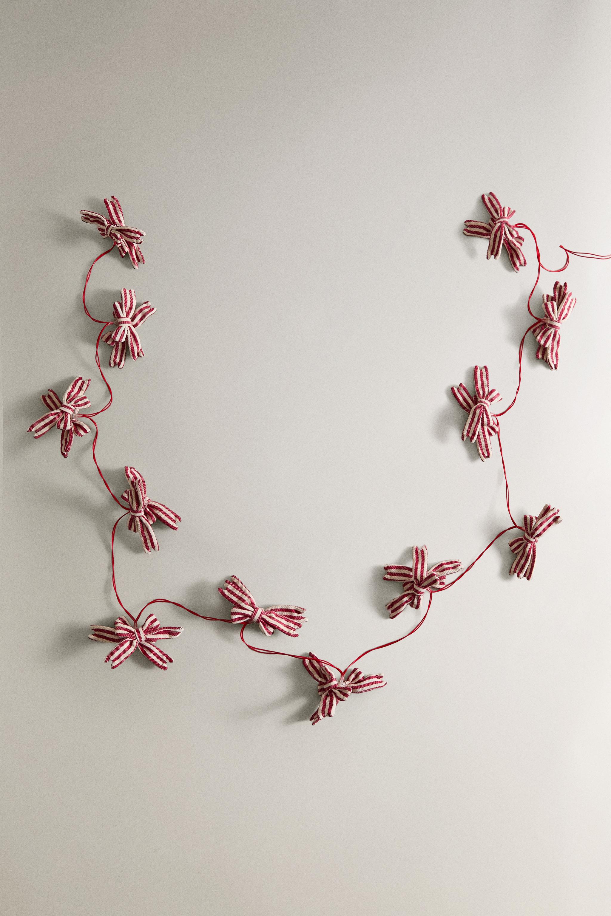 CHRISTMAS LIGHT AND RIBBON GARLAND